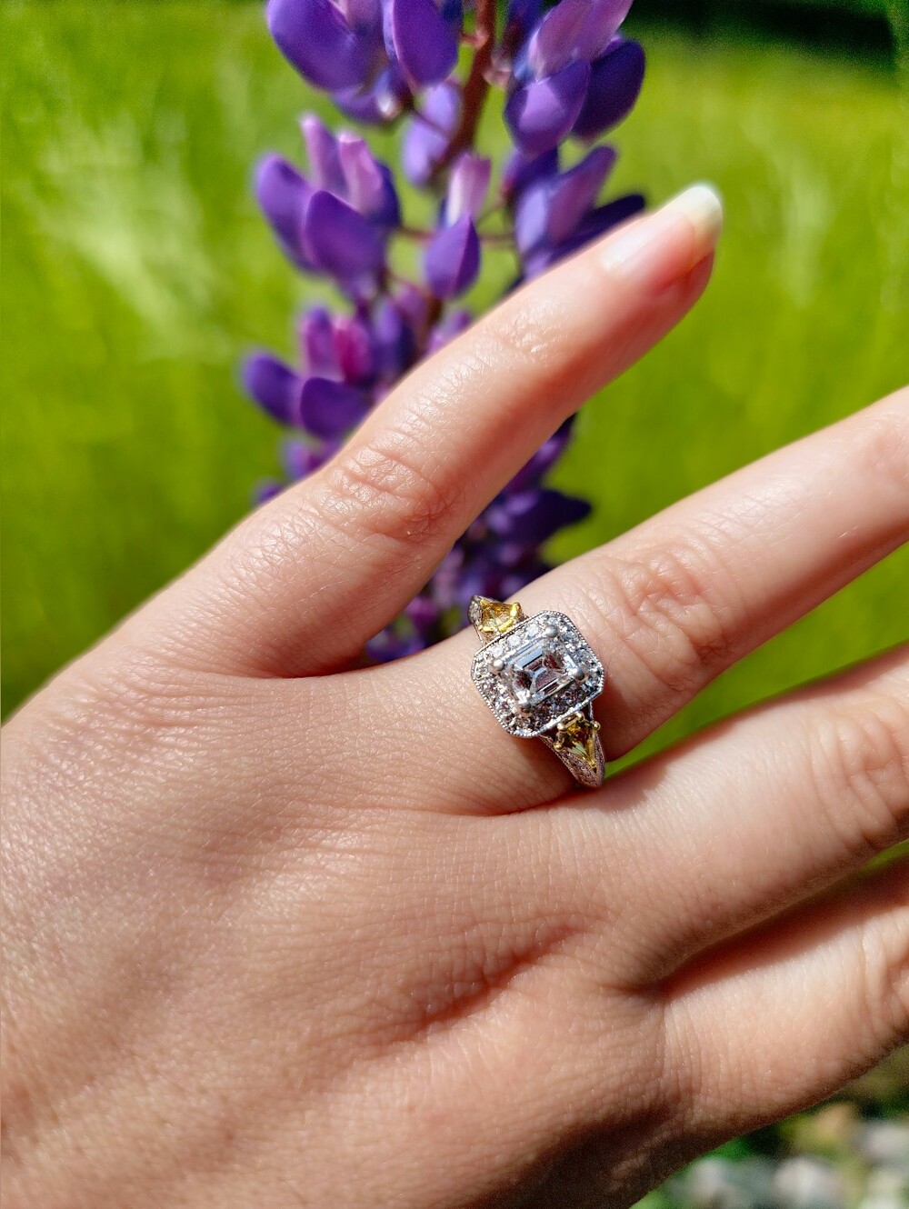 18k White Gold Diamond And Yellow Sapphire Engagment Ring